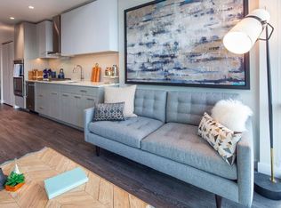 215 W Ohio St, Chicago, IL 60654