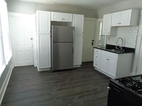4th image of 917 Charles Ave #2