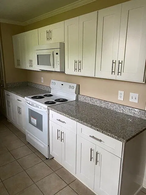 307 Farris St — Photo 3