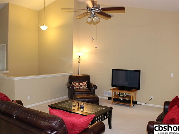 5th image of 2207 Diane St