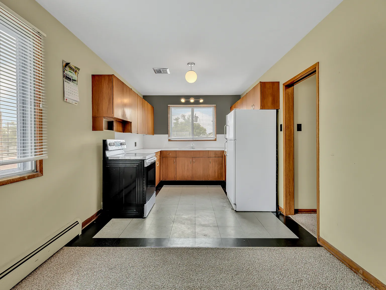 566 Cathedral Avenue - 566 — Photo 3