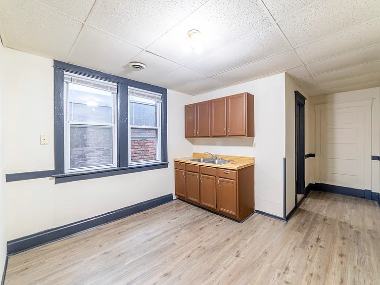 1612 Broadway St #4 — Photo 15