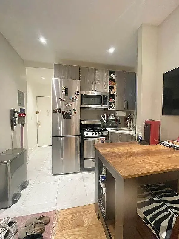 620 East 6th Street — Photo 1