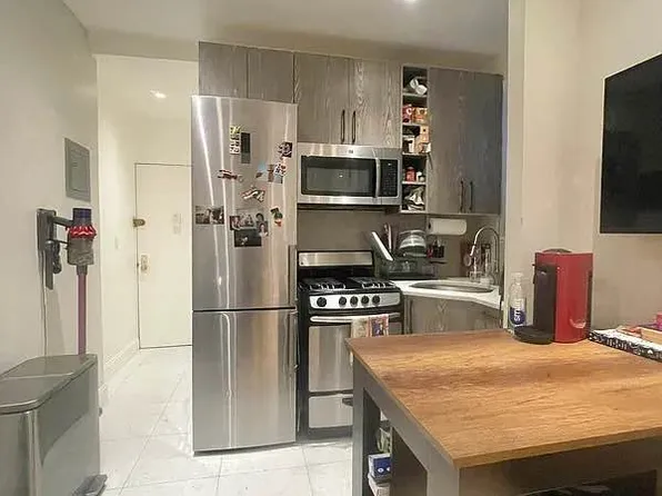 620 East 6th Street image 1 of 11