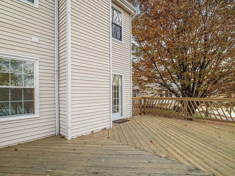 18728 Martins Landing Dr — Photo 25
