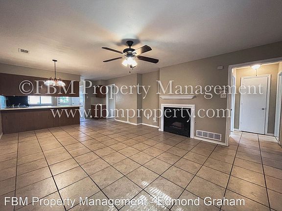 2nd image of 1727-1729 Carrington Dr