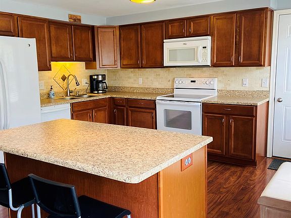 5th image of 3296 Wildwood Dr