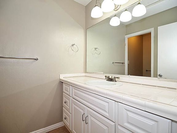 4th image of 985 E Essex Court Way #4-1-1