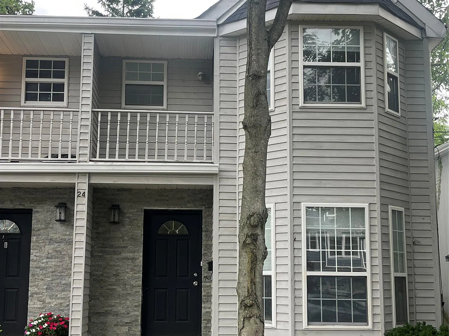 3 bed, 2.5 bath, 2400 sqft, $4,600 — Photo 2