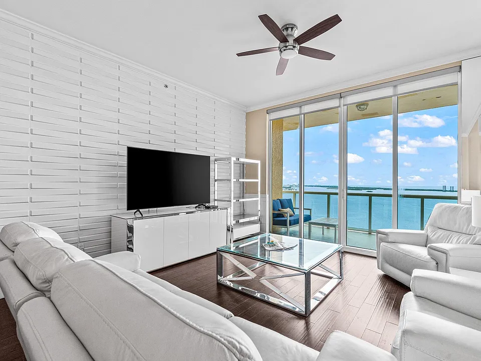 2650 Lake Shore Dr #2403