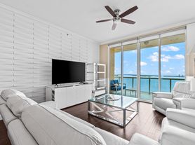 2650 Lake Shore Dr, Riviera Beach, FL