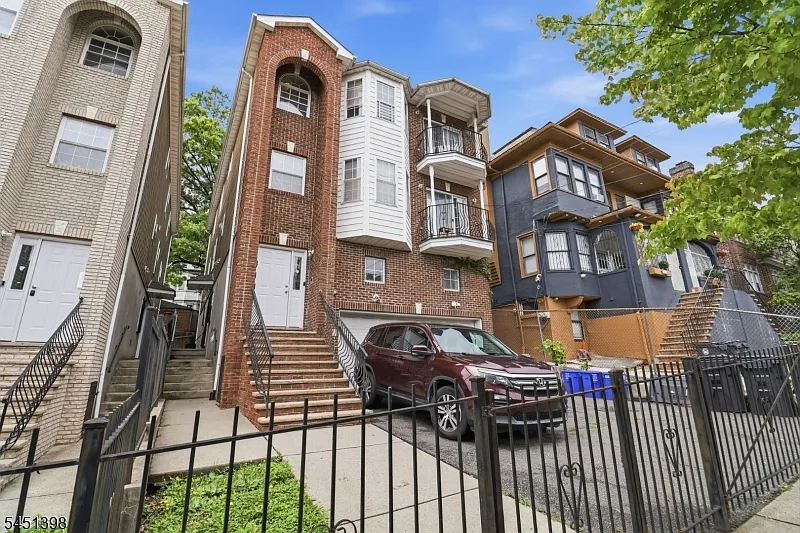 83 Farley Ave