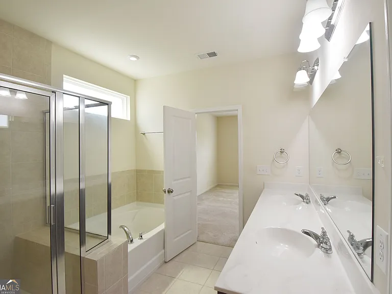 421 Southbridge Pass — Photo 35