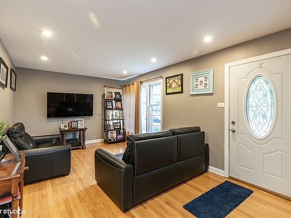 2nd image of 520 Kemman Ave