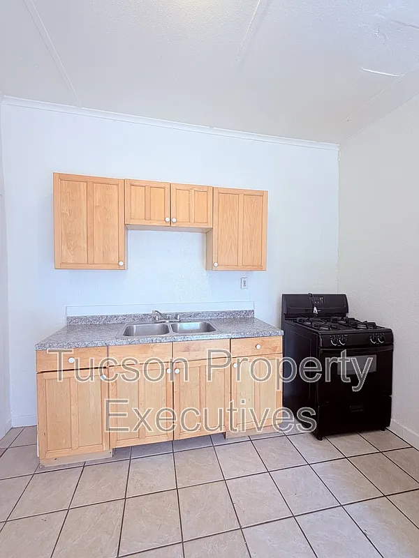 2 bed, 1.0 bath, 700 sqft, $650 — Photo 2