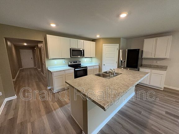 5th image of 5482 Peach Dr