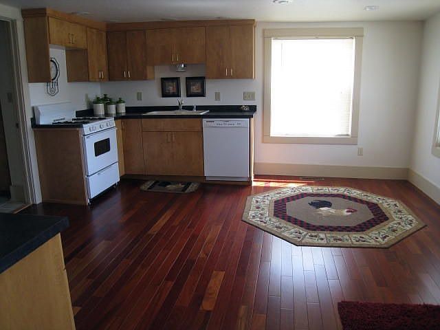 Eat-in Kitchen