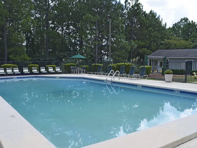 Overlook Gardens Apartments — Photo 5
