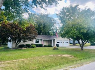 2106 Thrill Hill Rd, Vandalia, IL 62471