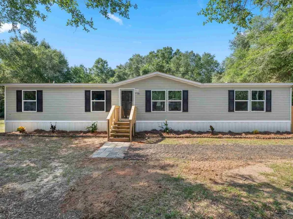 7735 Canary Ln, Milton, FL 32583