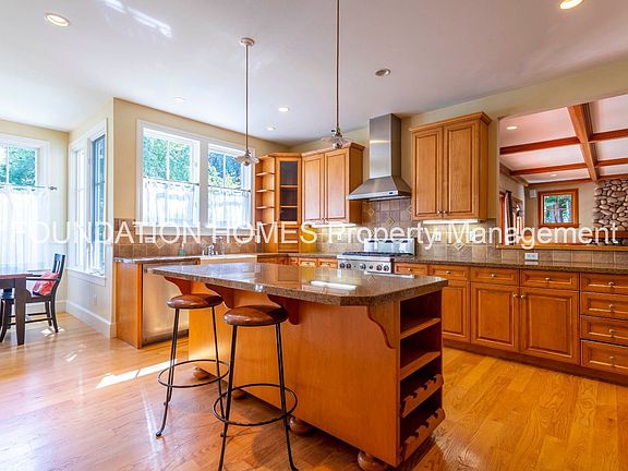 3rd image of 211 William Ave