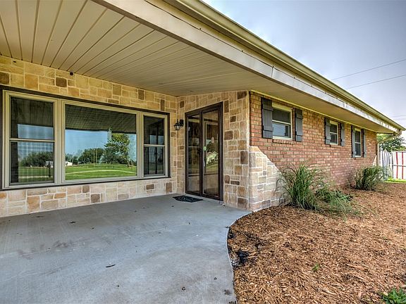 4th image of 44 Hazelette Ln