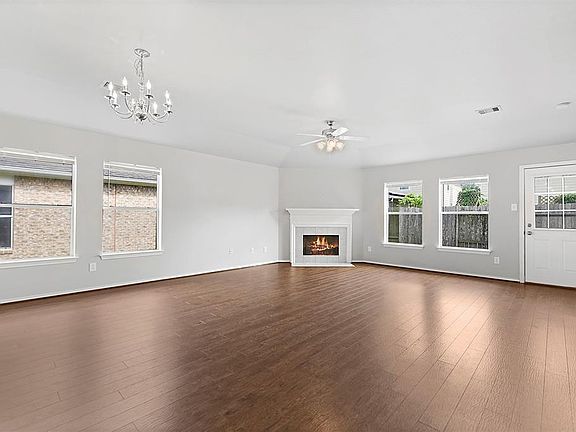 5th image of 26945 Kings Crescent Dr
