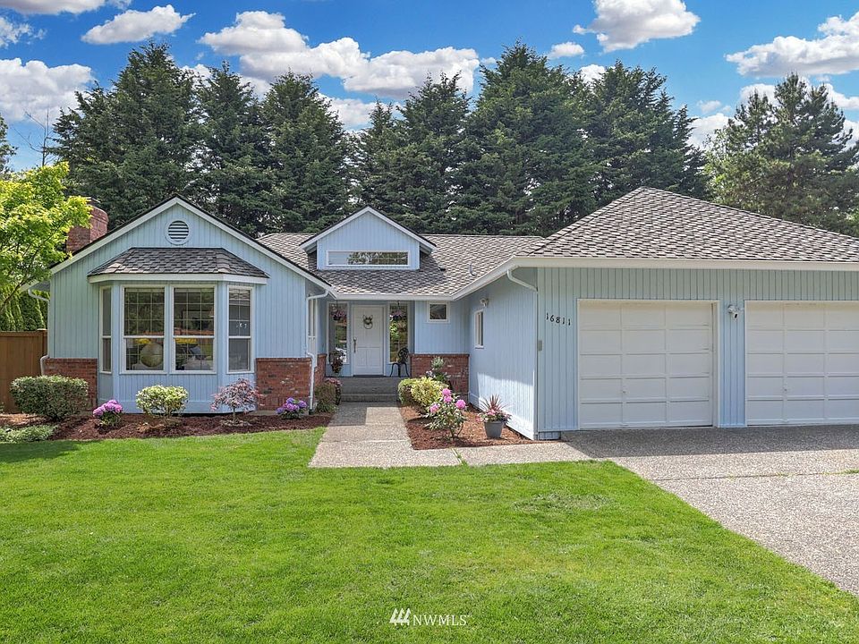 Elegant light-filled rambler in Lakemont Community!