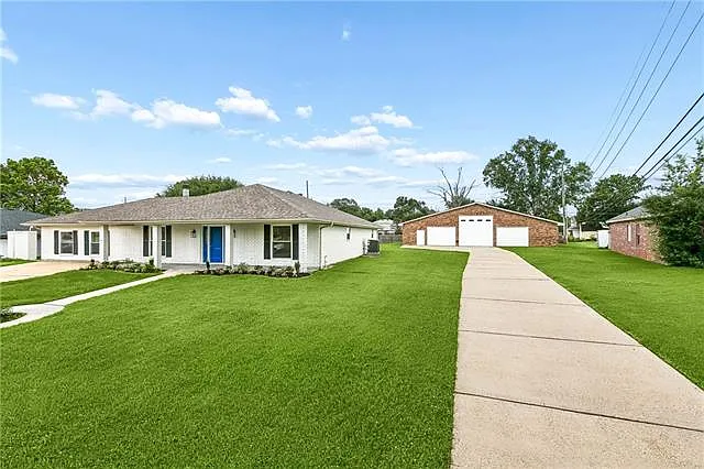 4 bed, 3.0 bath, 2800 sqft, $2,500 — Photo 4