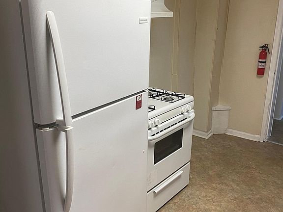 4th image of 651 E Chestnut St
