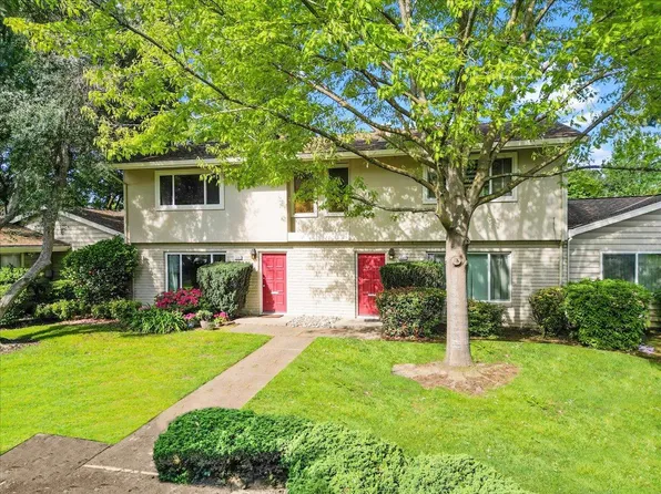 8221 La Riviera Dr, Sacramento, CA 95826