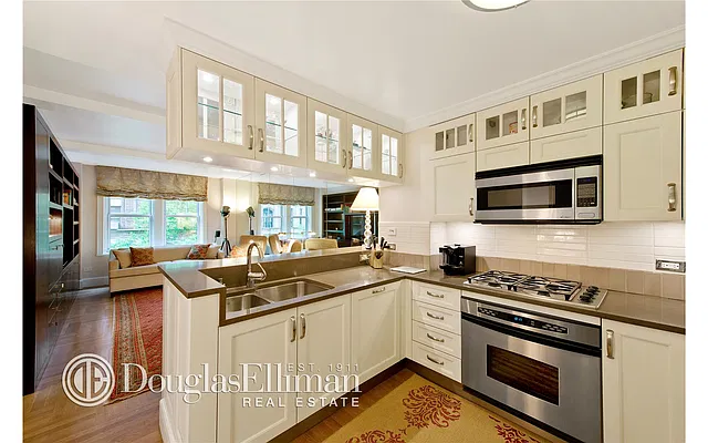 Rented by Douglas Elliman | media 15