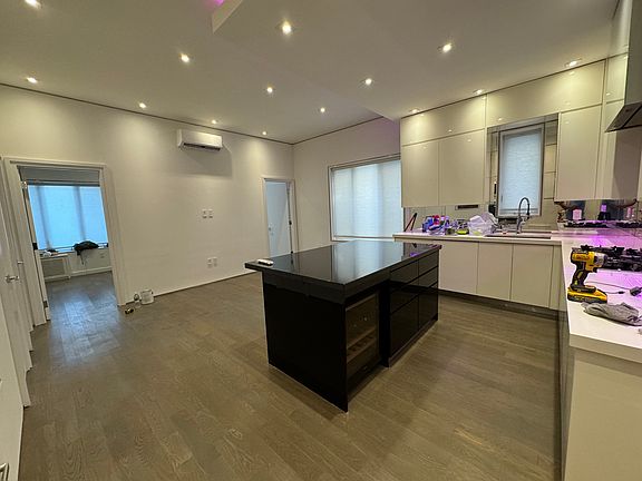 3rd image of 19-21 Ditmars Blvd #1R