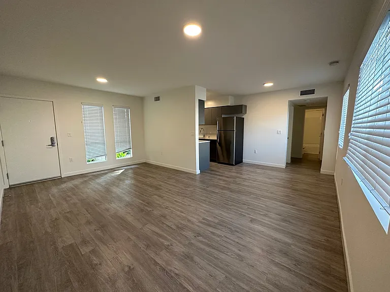 2716 S La Brea Ave #2 — Photo 12
