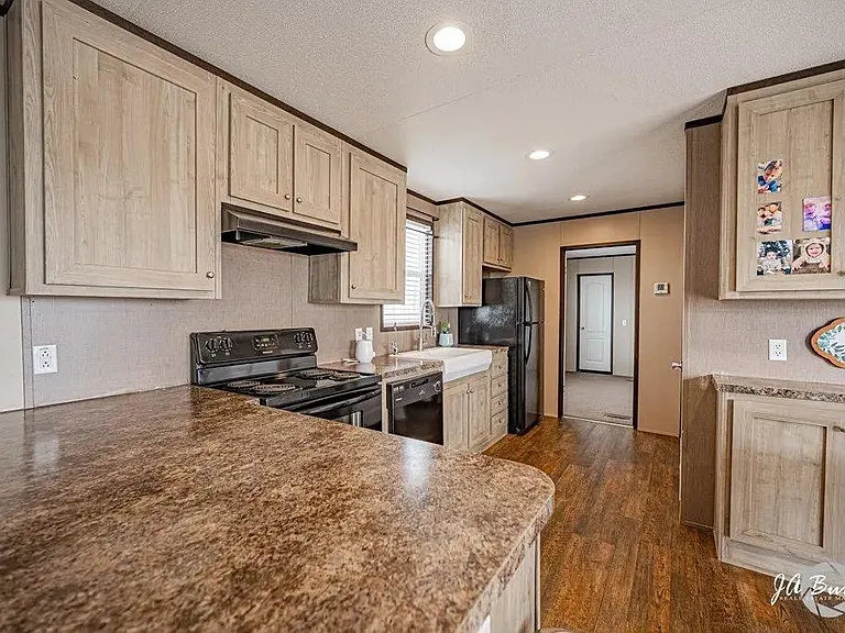2196 Seguin St — Photo 3