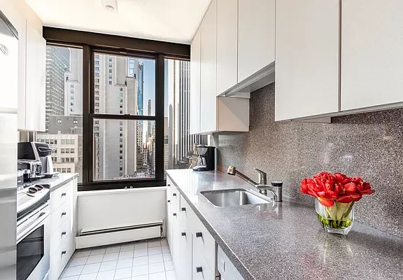 3rd image of 117 E 57th St APT 26D