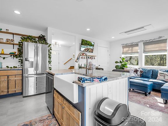 4th image of 209 Jacks Paw Ln