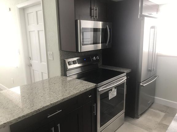 4th image of 3253 Bird Ave