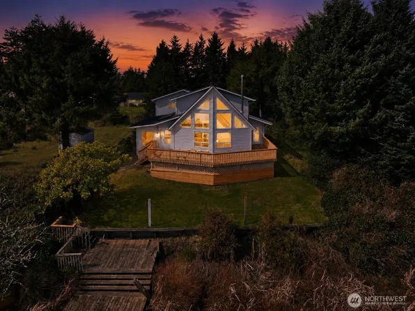628 Weatherwax Loop NE, Ocean Shores, WA 98569