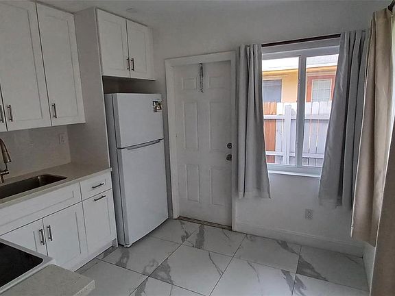 5th image of 602 SE 2nd Ave