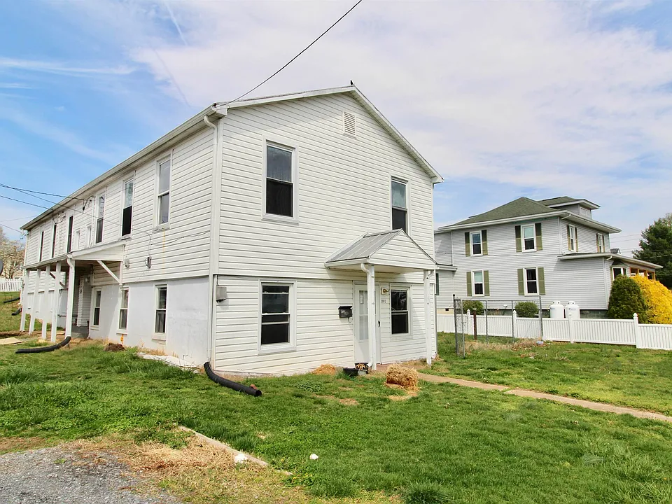 98 Lee Ave #B