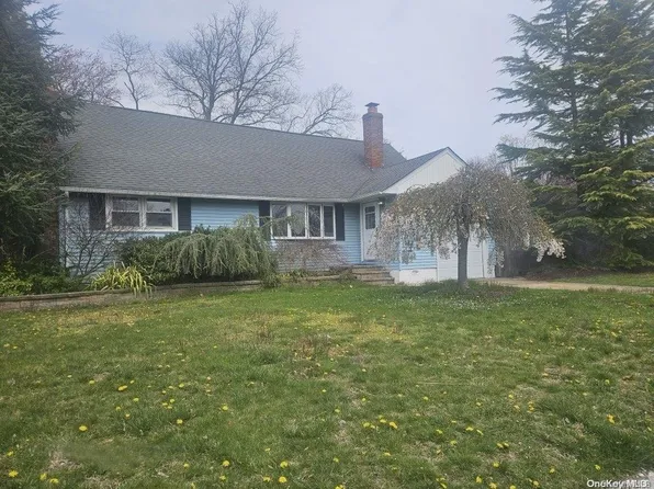 2 Pace Drive, North Babylon, NY 11703