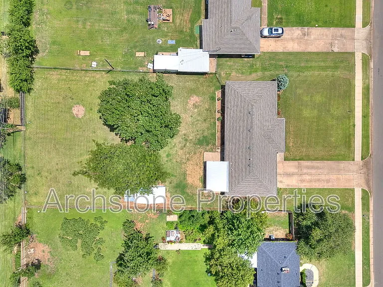 3121 Lakeside Dr — Photo 36