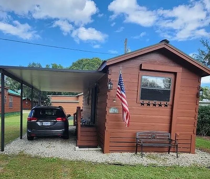 Front view of home.