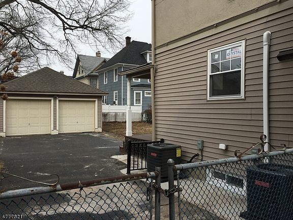 5th image of 428-430 Elmora Ave