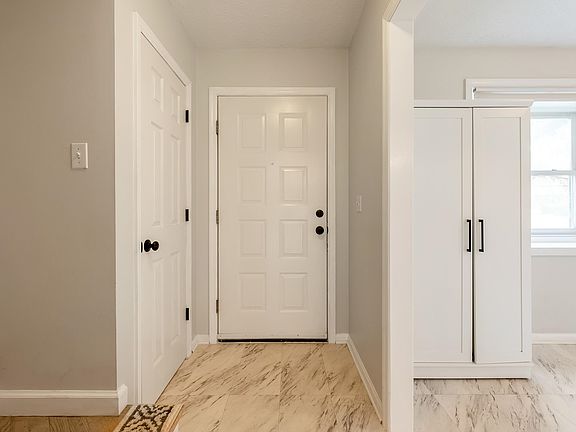 5th image of 210 Marlington St