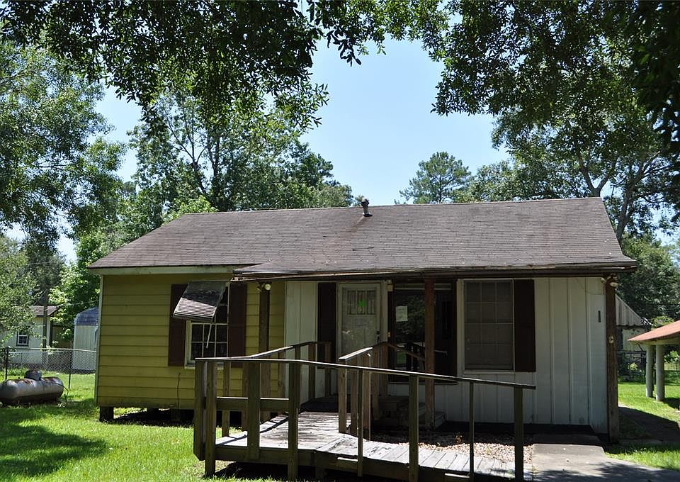 1st image of 9848 Holly Dr