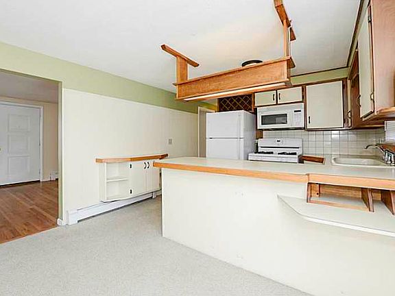 4th image of 11 Woodcliffe Ave