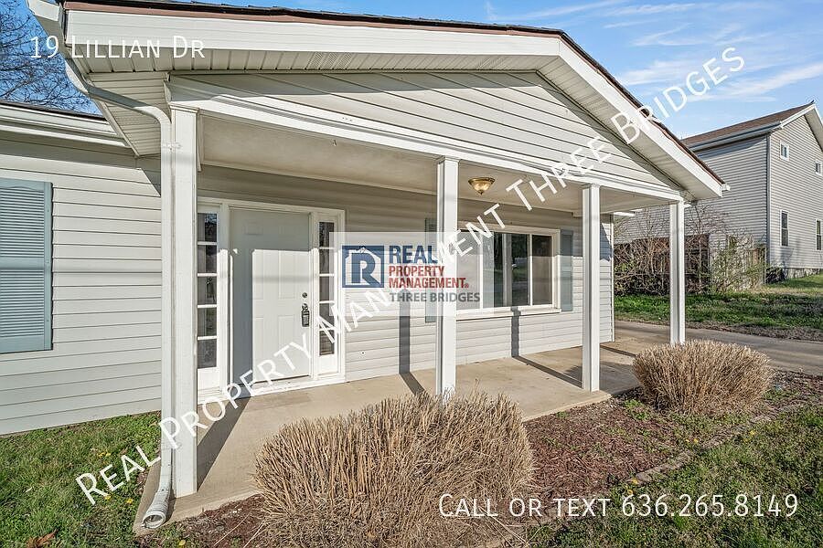 1st image of 19 Lillian Dr