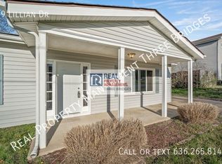 19 Lillian Dr, Saint Charles, MO 63304